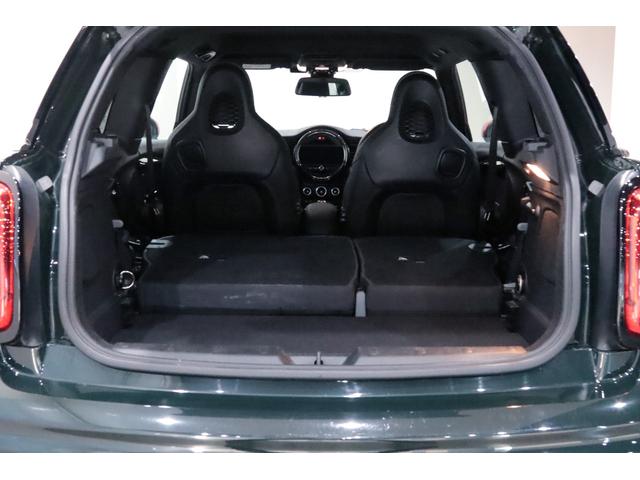 ＭＩＮＩ ジョンクーパーワークス　６ＭＴ／ＲＥＭＵＳ／ＫＷ／ＯＺ　Ｒａｃｉｎｇ　１７インチアルミ／ｈａｒｍａｎｋａｒｄｏｎ／後期／ＡｐｐｌｅＣａｒｐｌａｙ／Ｄｕｅｉｌ　ＡＧ／ＮＭ　Ｅｎｇｉｎｅｅｒｉｎｇ／ＡＣＣ／バックカメラ／（56枚目）