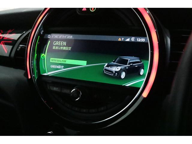 ＭＩＮＩ ジョンクーパーワークス　６ＭＴ／ＲＥＭＵＳ／ＫＷ／ＯＺ　Ｒａｃｉｎｇ　１７インチアルミ／ｈａｒｍａｎｋａｒｄｏｎ／後期／ＡｐｐｌｅＣａｒｐｌａｙ／Ｄｕｅｉｌ　ＡＧ／ＮＭ　Ｅｎｇｉｎｅｅｒｉｎｇ／ＡＣＣ／バックカメラ／（61枚目）