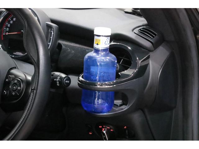 ＭＩＮＩ ジョンクーパーワークス　６ＭＴ／ＲＥＭＵＳ／ＫＷ／ＯＺ　Ｒａｃｉｎｇ　１７インチアルミ／ｈａｒｍａｎｋａｒｄｏｎ／後期／ＡｐｐｌｅＣａｒｐｌａｙ／Ｄｕｅｉｌ　ＡＧ／ＮＭ　Ｅｎｇｉｎｅｅｒｉｎｇ／ＡＣＣ／バックカメラ／（64枚目）