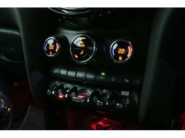 ＭＩＮＩ ジョンクーパーワークス　６ＭＴ／ＲＥＭＵＳ／ＫＷ／ＯＺ　Ｒａｃｉｎｇ　１７インチアルミ／ｈａｒｍａｎｋａｒｄｏｎ／後期／ＡｐｐｌｅＣａｒｐｌａｙ／Ｄｕｅｉｌ　ＡＧ／ＮＭ　Ｅｎｇｉｎｅｅｒｉｎｇ／ＡＣＣ／バックカメラ／（65枚目）