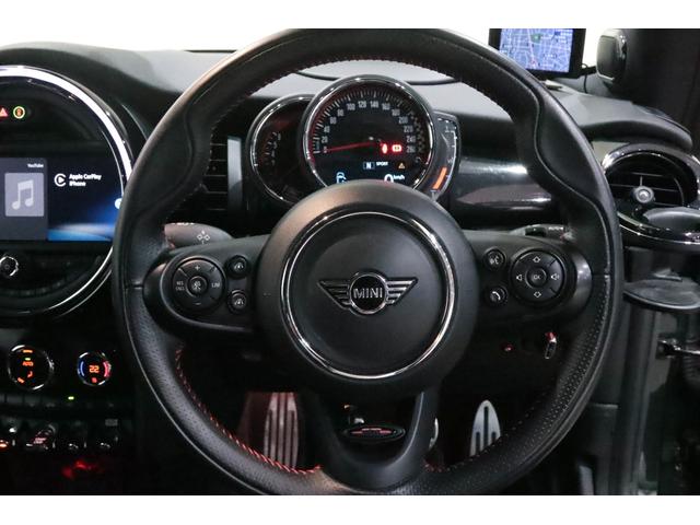 ＭＩＮＩ ジョンクーパーワークス　６ＭＴ／ＲＥＭＵＳ／ＫＷ／ＯＺ　Ｒａｃｉｎｇ　１７インチアルミ／ｈａｒｍａｎｋａｒｄｏｎ／後期／ＡｐｐｌｅＣａｒｐｌａｙ／Ｄｕｅｉｌ　ＡＧ／ＮＭ　Ｅｎｇｉｎｅｅｒｉｎｇ／ＡＣＣ／バックカメラ／（75枚目）