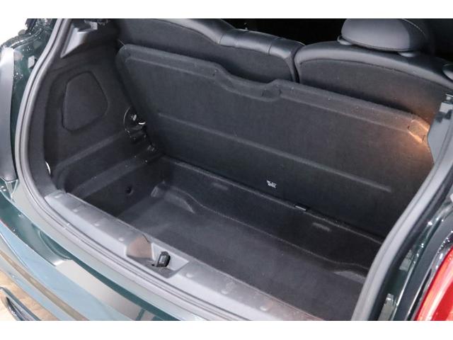 ＭＩＮＩ ジョンクーパーワークス　６ＭＴ／ＲＥＭＵＳ／ＫＷ／ＯＺ　Ｒａｃｉｎｇ　１７インチアルミ／ｈａｒｍａｎｋａｒｄｏｎ／後期／ＡｐｐｌｅＣａｒｐｌａｙ／Ｄｕｅｉｌ　ＡＧ／ＮＭ　Ｅｎｇｉｎｅｅｒｉｎｇ／ＡＣＣ／バックカメラ／（77枚目）