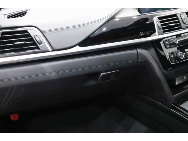 Ｂ４ Ｓビターボ　エディション９９　クーペ　右ハンドル／世界限定９９台／Ｎｏ．１３／ＡＣＣ／ＨＵＤ／オプションカラ－／専用装備／トップ＆サイドビュ－カメラ／シ－トヒ－タ－／ドライビングアシスト／レ－ンチェンジウォ－ニング／ＬＥＤ／パドルシフト／（11枚目）