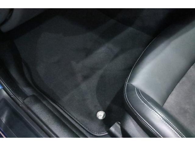 Ｂ４ Ｓビターボ　エディション９９　クーペ　右ハンドル／世界限定９９台／Ｎｏ．１３／ＡＣＣ／ＨＵＤ／オプションカラ－／専用装備／トップ＆サイドビュ－カメラ／シ－トヒ－タ－／ドライビングアシスト／レ－ンチェンジウォ－ニング／ＬＥＤ／パドルシフト／（16枚目）