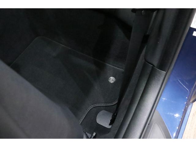 Ｂ４ Ｓビターボ　エディション９９　クーペ　右ハンドル／世界限定９９台／Ｎｏ．１３／ＡＣＣ／ＨＵＤ／オプションカラ－／専用装備／トップ＆サイドビュ－カメラ／シ－トヒ－タ－／ドライビングアシスト／レ－ンチェンジウォ－ニング／ＬＥＤ／パドルシフト／（21枚目）