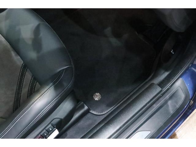 Ｂ４ Ｓビターボ　エディション９９　クーペ　右ハンドル／世界限定９９台／Ｎｏ．１３／ＡＣＣ／ＨＵＤ／オプションカラ－／専用装備／トップ＆サイドビュ－カメラ／シ－トヒ－タ－／ドライビングアシスト／レ－ンチェンジウォ－ニング／ＬＥＤ／パドルシフト／（40枚目）