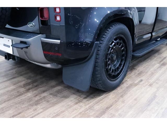 ディフェンダー 110X-ダイナミックHSE D300 電動サステップ/パノラマサンル-フ/JAMES BAROUDオ-ニング/BLACK RHINO20AW/HSX/ヒッチメンバ-/FRONT RUNNERカッティングボ-ド/ル-フラック/マッドフラップ(56枚目)