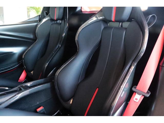 ２９６ＧＴＢ アセットフィオラノパッケージ　ＡＳＳＥＴＴＯ　ＦＩＯＲＡＮＯ／カ－ボンファイバ－エンジンカバ－・リヤディフュ－ザ－・アンダ－カバ－・キ－・ホイ－ルキャップ・インストゥルメンタルクラスタ－・アッパ－トンネル・ＬＥＤ付ステアリング／（4枚目）