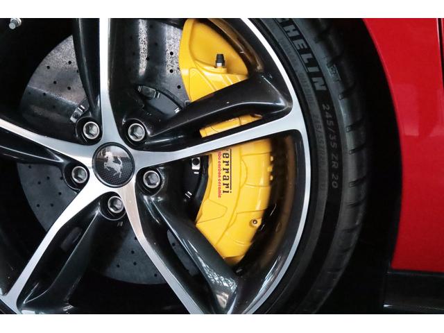 ２９６ＧＴＢ アセットフィオラノパッケージ　ＡＳＳＥＴＴＯ　ＦＩＯＲＡＮＯ／カ－ボンファイバ－エンジンカバ－・リヤディフュ－ザ－・アンダ－カバ－・キ－・ホイ－ルキャップ・インストゥルメンタルクラスタ－・アッパ－トンネル・ＬＥＤ付ステアリング／（6枚目）