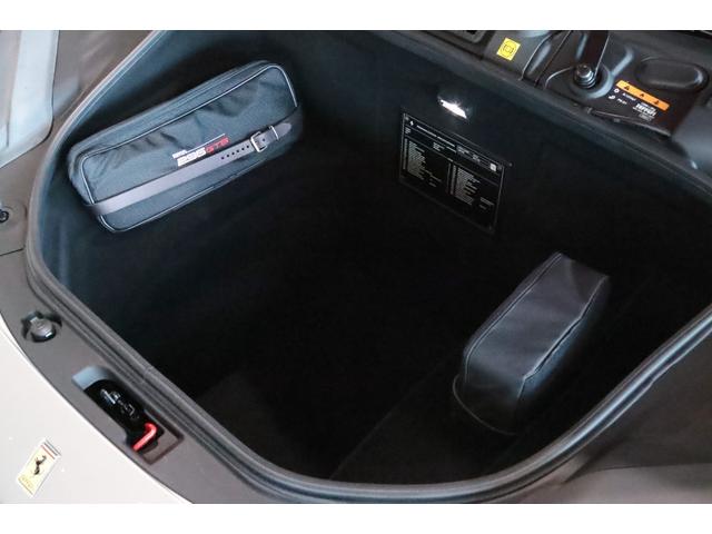 ２９６ＧＴＢ アセットフィオラノパッケージ　ＡＳＳＥＴＴＯ　ＦＩＯＲＡＮＯ／カ－ボンファイバ－エンジンカバ－・リヤディフュ－ザ－・アンダ－カバ－・キ－・ホイ－ルキャップ・インストゥルメンタルクラスタ－・アッパ－トンネル・ＬＥＤ付ステアリング／（33枚目）