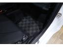 ベースグレード　６速ＭＴ／サンル－フ／赤キャリパ－／コントラストル－フ／バックカメラ／車検Ｒ９．９迄／タイヤ新品／グレイシアホワイトＭ／フロアマット／ナビ地デジ／１８インチアルミ／ブラックハーフレザー（22枚目）