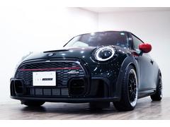 後期型となり、内外装のデザインが一新されたＪＣＷの低走行車輛です！お金の掛かるウィンドウモールのブラックアウト化やＲＥＭＵＳマフラー、ＢＢＳアルミ等、上品かつ高額な大人カスタムが多数施されております！ 2
