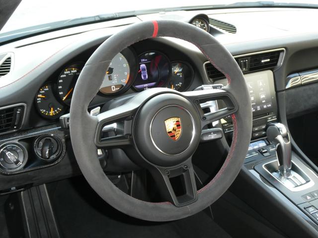 ９１１ＧＴ３　クラブスポーツＰＫＧ　Ｆリフティング　ＰＣＣＢ　ＰＣ正規Ｄ車　走行０．９万ｋｍ　後期４．０Ｌ　９１８カーボンバケットシート　レザーインテリア＆カーボンインテリア　スポーツクロノ＋　Ｂカメラ　ＡｐｐｌｅＣａｒＰｌａｙ　サーキット未走行　禁煙(54枚目)