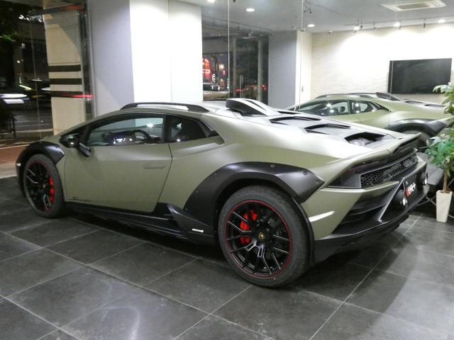 ウラカン ステラート　ＬＰ６１０－４　世界限定１４９９台　ＯＰ６４１　走行９５ｋｍ　ＯＰ６４１　プロテクションフィルム　３年メンテナンスＰＫＧ加入　マットブラック鍛造１９ＡＷ　リアカメラ　アルカンターラダッシュ／ルーフ／ステアリング　カーボンスポーツシート（7枚目）