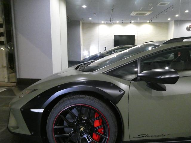 ウラカン ステラート　ＬＰ６１０－４　世界限定１４９９台　ＯＰ６４１　走行９５ｋｍ　ＯＰ６４１　プロテクションフィルム　３年メンテナンスＰＫＧ加入　マットブラック鍛造１９ＡＷ　リアカメラ　アルカンターラダッシュ／ルーフ／ステアリング　カーボンスポーツシート（15枚目）