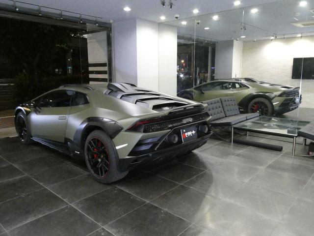 ウラカン ステラート　ＬＰ６１０－４　世界限定１４９９台　ＯＰ６４１　走行９５ｋｍ　ＯＰ６４１　プロテクションフィルム　３年メンテナンスＰＫＧ加入　マットブラック鍛造１９ＡＷ　リアカメラ　アルカンターラダッシュ／ルーフ／ステアリング　カーボンスポーツシート（25枚目）