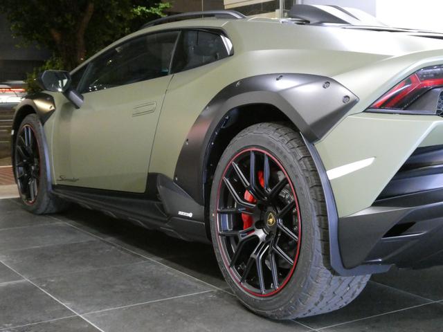 ウラカン ステラート　ＬＰ６１０－４　世界限定１４９９台　ＯＰ６４１　走行９５ｋｍ　ＯＰ６４１　プロテクションフィルム　３年メンテナンスＰＫＧ加入　マットブラック鍛造１９ＡＷ　リアカメラ　アルカンターラダッシュ／ルーフ／ステアリング　カーボンスポーツシート（27枚目）