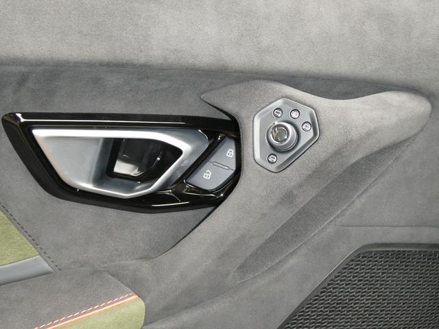 ウラカン ステラート　ＬＰ６１０－４　世界限定１４９９台　ＯＰ６４１　走行９５ｋｍ　ＯＰ６４１　プロテクションフィルム　３年メンテナンスＰＫＧ加入　マットブラック鍛造１９ＡＷ　リアカメラ　アルカンターラダッシュ／ルーフ／ステアリング　カーボンスポーツシート（69枚目）