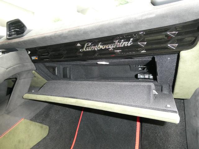 ウラカン ステラート　ＬＰ６１０－４　世界限定１４９９台　ＯＰ６４１　走行９５ｋｍ　ＯＰ６４１　プロテクションフィルム　３年メンテナンスＰＫＧ加入　マットブラック鍛造１９ＡＷ　リアカメラ　アルカンターラダッシュ／ルーフ／ステアリング　カーボンスポーツシート（74枚目）