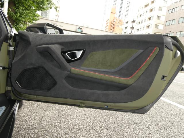 ウラカン ステラート　ＬＰ６１０－４　世界限定１４９９台　ＯＰ６４１　走行９５ｋｍ　ＯＰ６４１　プロテクションフィルム　３年メンテナンスＰＫＧ加入　マットブラック鍛造１９ＡＷ　リアカメラ　アルカンターラダッシュ／ルーフ／ステアリング　カーボンスポーツシート（75枚目）