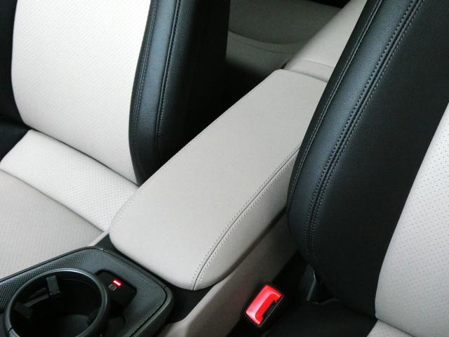 ���U�[�g�����̃Z���^�[�A�[�����X�g�𑕔����Ă��܂��B���̓R���p�[�g�����g�{�b�N�X�ł��B