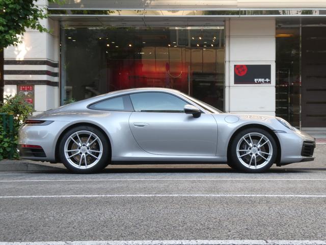 ９１１ ９１１カレラ　ＰＣアプルーブド保証２０２６年４月　スポーツエグゾースト　スポーツクロノＰＫＧ　マットカーボンインテリアＰＫＧ　ＧＴスポーツステアリング　ポルシェクレストエンボスヘッドレスト　毎年ＰＣ正規Ｄ記録簿５枚　禁煙車（4枚目）