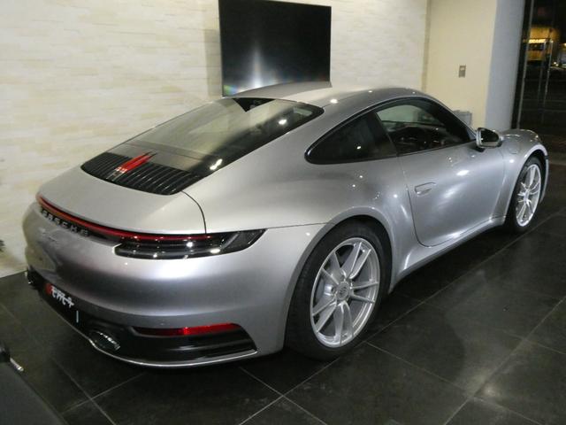 ９１１ ９１１カレラ　ＰＣアプルーブド保証２０２６年４月　スポーツエグゾースト　スポーツクロノＰＫＧ　マットカーボンインテリアＰＫＧ　ＧＴスポーツステアリング　ポルシェクレストエンボスヘッドレスト　毎年ＰＣ正規Ｄ記録簿５枚　禁煙車（5枚目）