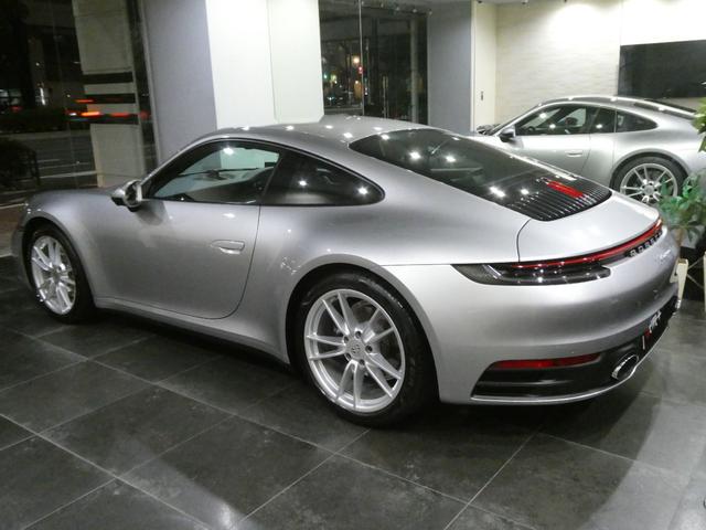 ９１１ ９１１カレラ　ＰＣアプルーブド保証２０２６年４月　スポーツエグゾースト　スポーツクロノＰＫＧ　マットカーボンインテリアＰＫＧ　ＧＴスポーツステアリング　ポルシェクレストエンボスヘッドレスト　毎年ＰＣ正規Ｄ記録簿５枚　禁煙車（7枚目）