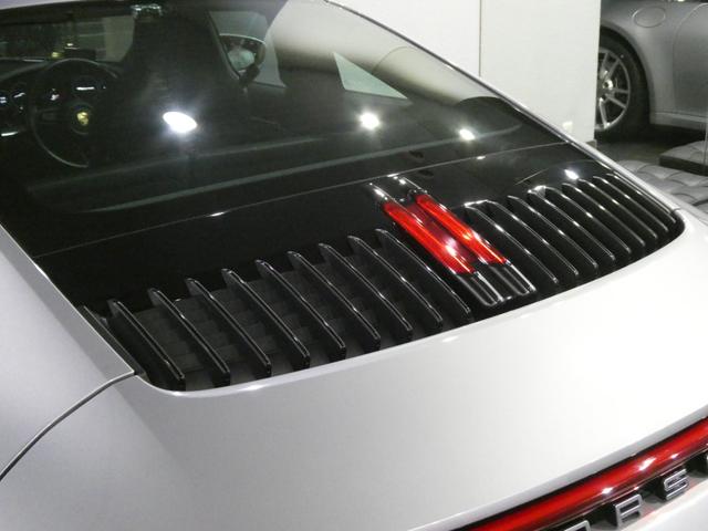 ９１１ ９１１カレラ　ＰＣアプルーブド保証２０２６年４月　スポーツエグゾースト　スポーツクロノＰＫＧ　マットカーボンインテリアＰＫＧ　ＧＴスポーツステアリング　ポルシェクレストエンボスヘッドレスト　毎年ＰＣ正規Ｄ記録簿５枚　禁煙車（22枚目）