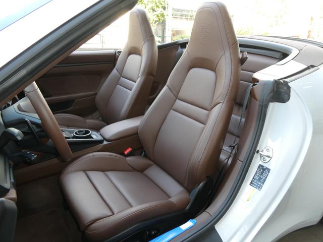 ９１１ ９１１カレラＧＴＳ　カブリオレ　走行９５ｋｍ　左Ｈ　屋内保管　禁煙車　１４ｗａｙスポーツシート　ＨＤマトリックスＬＥＤライト（ティンテッド）　ＰＡＳＭ　ＢＯＳＥサラウンドサウンドシステム　ポルシェクレストエンボスヘッドレスト（40枚目）