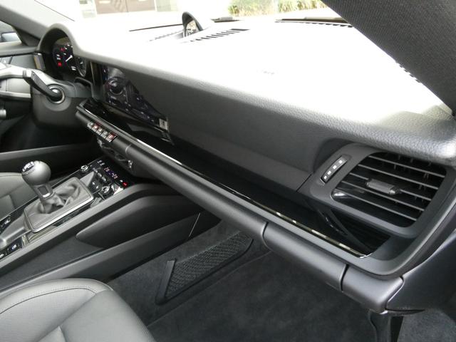 ９１１ ９１１カレラＴ　４人乗り　７速ＭＴ　左Ｈ　走行１０００ｋｍ　メーカー新車保証付　１オーナー　屋内保管禁煙　シートベンチレーション　ＬＥＤヘッドライト（ＰＤＬＳ＋）　レザーシート　ＥｘｃｌｕｓｉｖｅＤｅｓｉｇｎテールライト　エクステリアカラー同色インテリアＰＫＧ（66枚目）