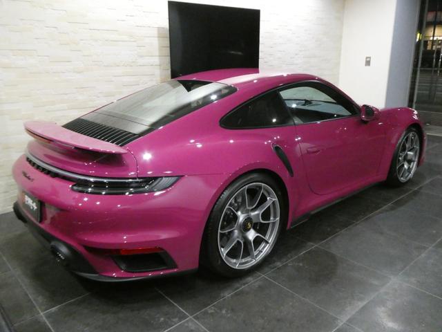 ９１１ ９１１ターボＳ　走行０．２万ｋｍ　左ハンドル　新車保証付　ＰＣＣＢブラックキャリパー　スポーツエグゾーストシステム　Ｆリフティング　ＰＡＳＭ付スポーツサス　ティンテッドＬＥＤマトリックス　スポーツクロノ　２０／２１ＥｘｃｌｕｓｉｖｅデザインＡＷ（5枚目）