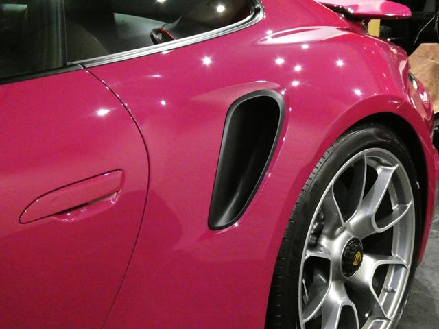 ９１１ ９１１ターボＳ　走行０．２万ｋｍ　左ハンドル　新車保証付　ＰＣＣＢブラックキャリパー　スポーツエグゾーストシステム　Ｆリフティング　ＰＡＳＭ付スポーツサス　ティンテッドＬＥＤマトリックス　スポーツクロノ　２０／２１ＥｘｃｌｕｓｉｖｅデザインＡＷ（20枚目）