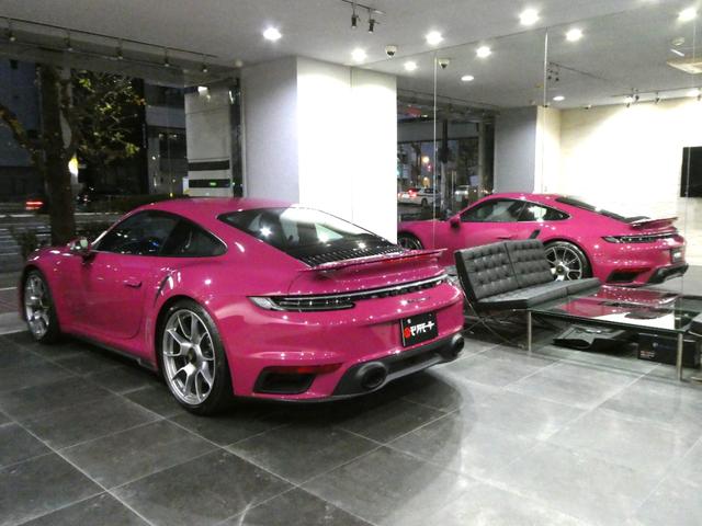 ９１１ ９１１ターボＳ　走行０．２万ｋｍ　左ハンドル　新車保証付　ＰＣＣＢブラックキャリパー　スポーツエグゾーストシステム　Ｆリフティング　ＰＡＳＭ付スポーツサス　ティンテッドＬＥＤマトリックス　スポーツクロノ　２０／２１ＥｘｃｌｕｓｉｖｅデザインＡＷ（23枚目）