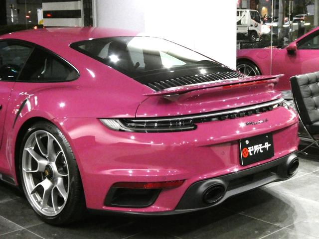 ９１１ ９１１ターボＳ　走行０．２万ｋｍ　左ハンドル　新車保証付　ＰＣＣＢブラックキャリパー　スポーツエグゾーストシステム　Ｆリフティング　ＰＡＳＭ付スポーツサス　ティンテッドＬＥＤマトリックス　スポーツクロノ　２０／２１ＥｘｃｌｕｓｉｖｅデザインＡＷ（24枚目）