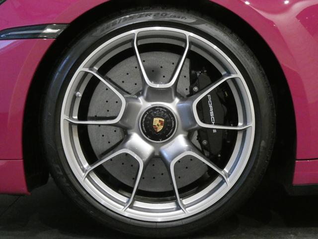 ９１１ ９１１ターボＳ　走行０．２万ｋｍ　左ハンドル　新車保証付　ＰＣＣＢブラックキャリパー　スポーツエグゾーストシステム　Ｆリフティング　ＰＡＳＭ付スポーツサス　ティンテッドＬＥＤマトリックス　スポーツクロノ　２０／２１ＥｘｃｌｕｓｉｖｅデザインＡＷ（31枚目）