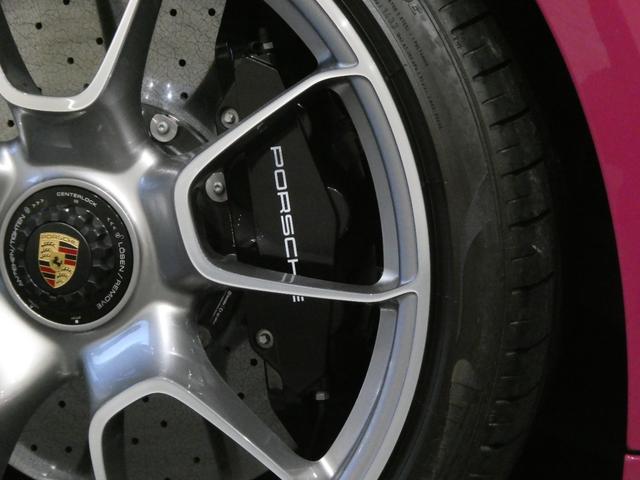 ９１１ ９１１ターボＳ　走行０．２万ｋｍ　左ハンドル　新車保証付　ＰＣＣＢブラックキャリパー　スポーツエグゾーストシステム　Ｆリフティング　ＰＡＳＭ付スポーツサス　ティンテッドＬＥＤマトリックス　スポーツクロノ　２０／２１ＥｘｃｌｕｓｉｖｅデザインＡＷ（32枚目）