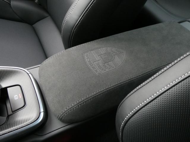 ９１１ ９１１ターボＳ　走行０．２万ｋｍ　左ハンドル　新車保証付　ＰＣＣＢブラックキャリパー　スポーツエグゾーストシステム　Ｆリフティング　ＰＡＳＭ付スポーツサス　ティンテッドＬＥＤマトリックス　スポーツクロノ　２０／２１ＥｘｃｌｕｓｉｖｅデザインＡＷ（51枚目）
