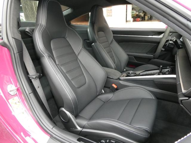 ９１１ ９１１ターボＳ　走行０．２万ｋｍ　左ハンドル　新車保証付　ＰＣＣＢブラックキャリパー　スポーツエグゾーストシステム　Ｆリフティング　ＰＡＳＭ付スポーツサス　ティンテッドＬＥＤマトリックス　スポーツクロノ　２０／２１ＥｘｃｌｕｓｉｖｅデザインＡＷ（70枚目）