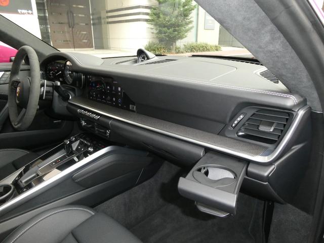 ９１１ ９１１ターボＳ　走行０．２万ｋｍ　左ハンドル　新車保証付　ＰＣＣＢブラックキャリパー　スポーツエグゾーストシステム　Ｆリフティング　ＰＡＳＭ付スポーツサス　ティンテッドＬＥＤマトリックス　スポーツクロノ　２０／２１ＥｘｃｌｕｓｉｖｅデザインＡＷ（72枚目）