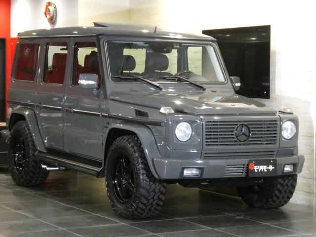 Ｇクラス Ｇ５５Ｌ　ＡＭＧ　ディーラー記録簿１１回　走行４．８万ｋｍ　５．５Ｌ　Ｖ８スーパーチャージャー　Ｆｅｒｒａｒｉ純正ヒストリックカラー　グリジオスクーロ／ＰＰＧ　ＮＩＴＴＯ　ＭＴタイヤ　クリアガラス　背面タイヤ反転ブラケット　ＣＡＲＯＺＺＥＲＩＡナビ　ドラレコ（3枚目）
