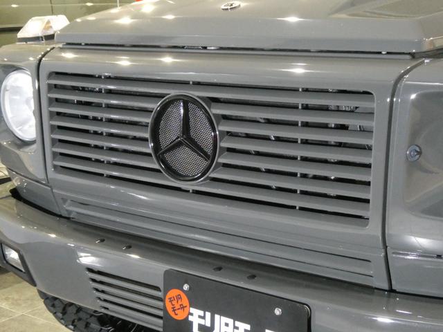Ｇクラス Ｇ５５Ｌ　ＡＭＧ　ディーラー記録簿１１回　走行４．８万ｋｍ　５．５Ｌ　Ｖ８スーパーチャージャー　Ｆｅｒｒａｒｉ純正ヒストリックカラー　グリジオスクーロ／ＰＰＧ　ＮＩＴＴＯ　ＭＴタイヤ　クリアガラス　背面タイヤ反転ブラケット　ＣＡＲＯＺＺＥＲＩＡナビ　ドラレコ（12枚目）