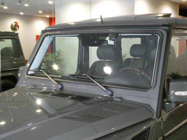 Ｇクラス Ｇ５５Ｌ　ＡＭＧ　ディーラー記録簿１１回　走行４．８万ｋｍ　５．５Ｌ　Ｖ８スーパーチャージャー　Ｆｅｒｒａｒｉ純正ヒストリックカラー　グリジオスクーロ／ＰＰＧ　ＮＩＴＴＯ　ＭＴタイヤ　クリアガラス　背面タイヤ反転ブラケット　ＣＡＲＯＺＺＥＲＩＡナビ　ドラレコ（17枚目）
