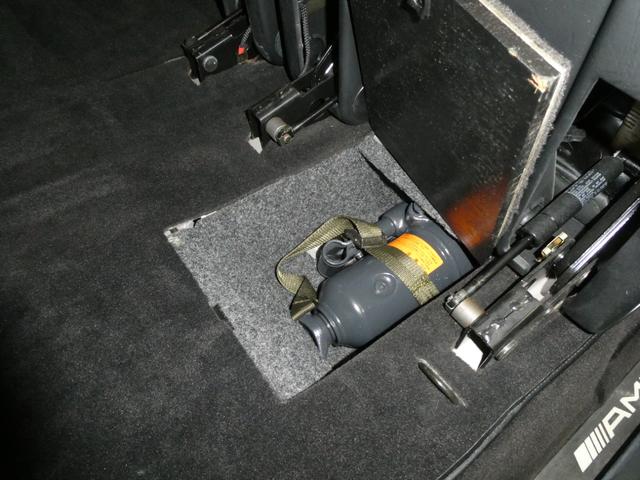 Ｇクラス Ｇ５５Ｌ　ＡＭＧ　ディーラー記録簿１１回　走行４．８万ｋｍ　５．５Ｌ　Ｖ８スーパーチャージャー　Ｆｅｒｒａｒｉ純正ヒストリックカラー　グリジオスクーロ／ＰＰＧ　ＮＩＴＴＯ　ＭＴタイヤ　クリアガラス　背面タイヤ反転ブラケット　ＣＡＲＯＺＺＥＲＩＡナビ　ドラレコ（79枚目）