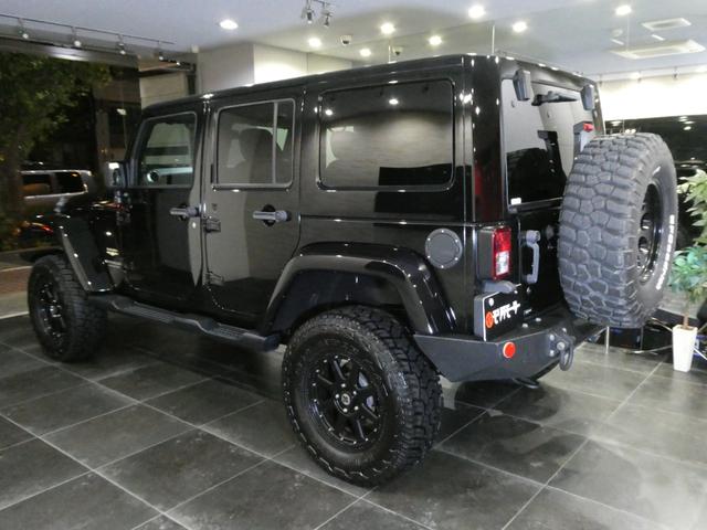 ジープ・ラングラーアンリミテッド サハラ　レザーＰＫＧ　前後ＲＵＧＧＥＤ　ＲＩＤＧＥバンパー　ＷＡＲＮ電動ウィンチ　ＲＡＮＣＨＯリフトアップショック／サス　前後ラテラルロッド　ＲＯＵＧＨ　ＣＯＵＮＴＲＹデュアルステアリングスタビ　ＣＡＲＯＺＺＥＲＩＡナビ／地デジ　１７ＡＷ　構造変更済（7枚目）