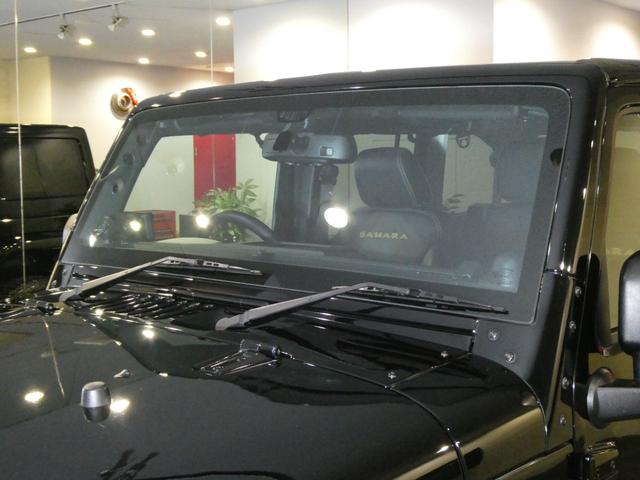 ジープ・ラングラーアンリミテッド サハラ　レザーＰＫＧ　前後ＲＵＧＧＥＤ　ＲＩＤＧＥバンパー　ＷＡＲＮ電動ウィンチ　ＲＡＮＣＨＯリフトアップショック／サス　前後ラテラルロッド　ＲＯＵＧＨ　ＣＯＵＮＴＲＹデュアルステアリングスタビ　ＣＡＲＯＺＺＥＲＩＡナビ／地デジ　１７ＡＷ　構造変更済（15枚目）