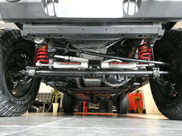 ジープ・ラングラーアンリミテッド サハラ　レザーＰＫＧ　前後ＲＵＧＧＥＤ　ＲＩＤＧＥバンパー　ＷＡＲＮ電動ウィンチ　ＲＡＮＣＨＯリフトアップショック／サス　前後ラテラルロッド　ＲＯＵＧＨ　ＣＯＵＮＴＲＹデュアルステアリングスタビ　ＣＡＲＯＺＺＥＲＩＡナビ／地デジ　１７ＡＷ　構造変更済（29枚目）