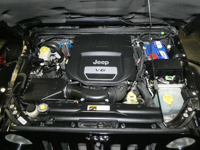 ジープ・ラングラーアンリミテッド サハラ　レザーＰＫＧ　前後ＲＵＧＧＥＤ　ＲＩＤＧＥバンパー　ＷＡＲＮ電動ウィンチ　ＲＡＮＣＨＯリフトアップショック／サス　前後ラテラルロッド　ＲＯＵＧＨ　ＣＯＵＮＴＲＹデュアルステアリングスタビ　ＣＡＲＯＺＺＥＲＩＡナビ／地デジ　１７ＡＷ　構造変更済（31枚目）