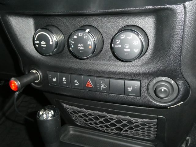 ジープ・ラングラーアンリミテッド サハラ　レザーＰＫＧ　前後ＲＵＧＧＥＤ　ＲＩＤＧＥバンパー　ＷＡＲＮ電動ウィンチ　ＲＡＮＣＨＯリフトアップショック／サス　前後ラテラルロッド　ＲＯＵＧＨ　ＣＯＵＮＴＲＹデュアルステアリングスタビ　ＣＡＲＯＺＺＥＲＩＡナビ／地デジ　１７ＡＷ　構造変更済（42枚目）