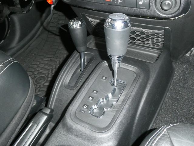 ジープ・ラングラーアンリミテッド サハラ　レザーＰＫＧ　前後ＲＵＧＧＥＤ　ＲＩＤＧＥバンパー　ＷＡＲＮ電動ウィンチ　ＲＡＮＣＨＯリフトアップショック／サス　前後ラテラルロッド　ＲＯＵＧＨ　ＣＯＵＮＴＲＹデュアルステアリングスタビ　ＣＡＲＯＺＺＥＲＩＡナビ／地デジ　１７ＡＷ　構造変更済（43枚目）